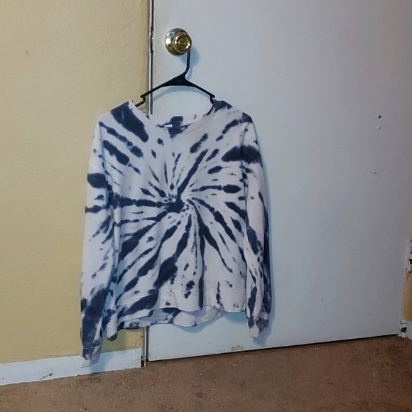 White and dark gray tye dye sweater size Medium - Picture 2 of 7